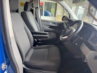 VOLKSWAGEN TRANSPORTER SHUTTLE